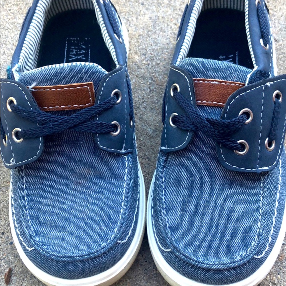 Toddler boys shoes (sneaker sole )